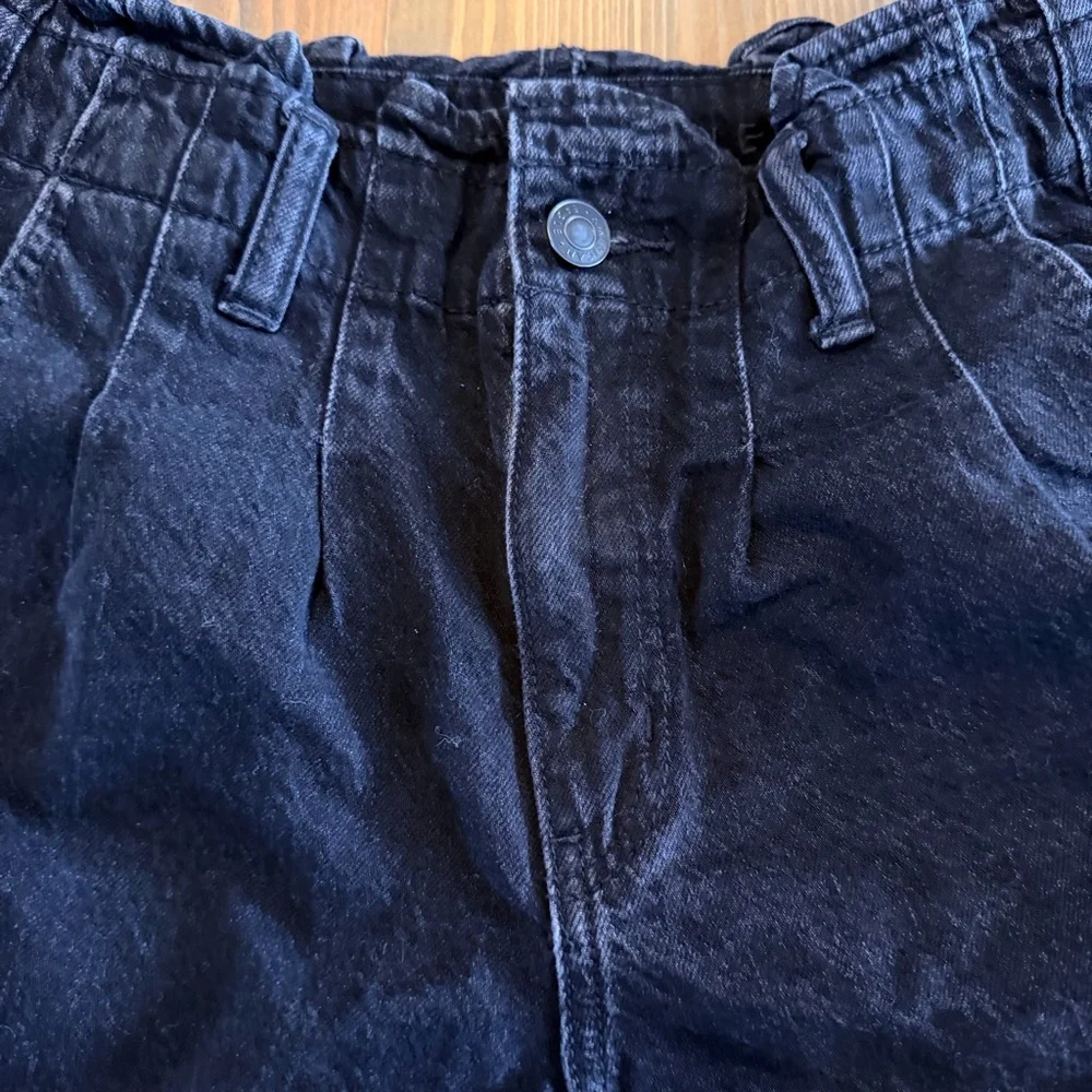 American Eagle Outfitters Black High-Waist Paperbag Shorts
